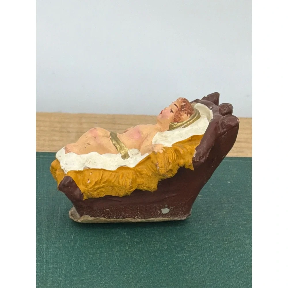 Vintage Baby Jesus in Manger Nativity Figurine Made in‎ Italy Hand Painted 2.5